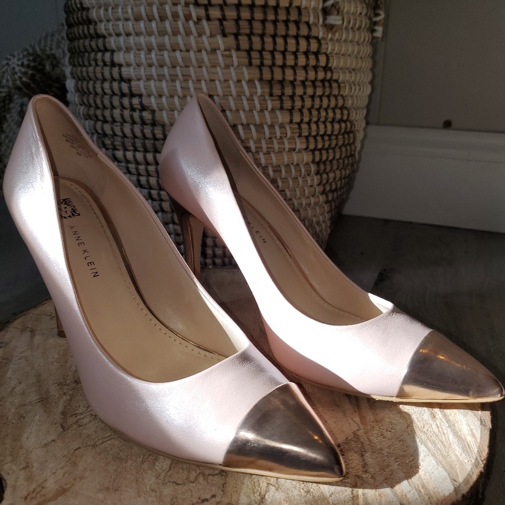 Pink & gold point toe heels